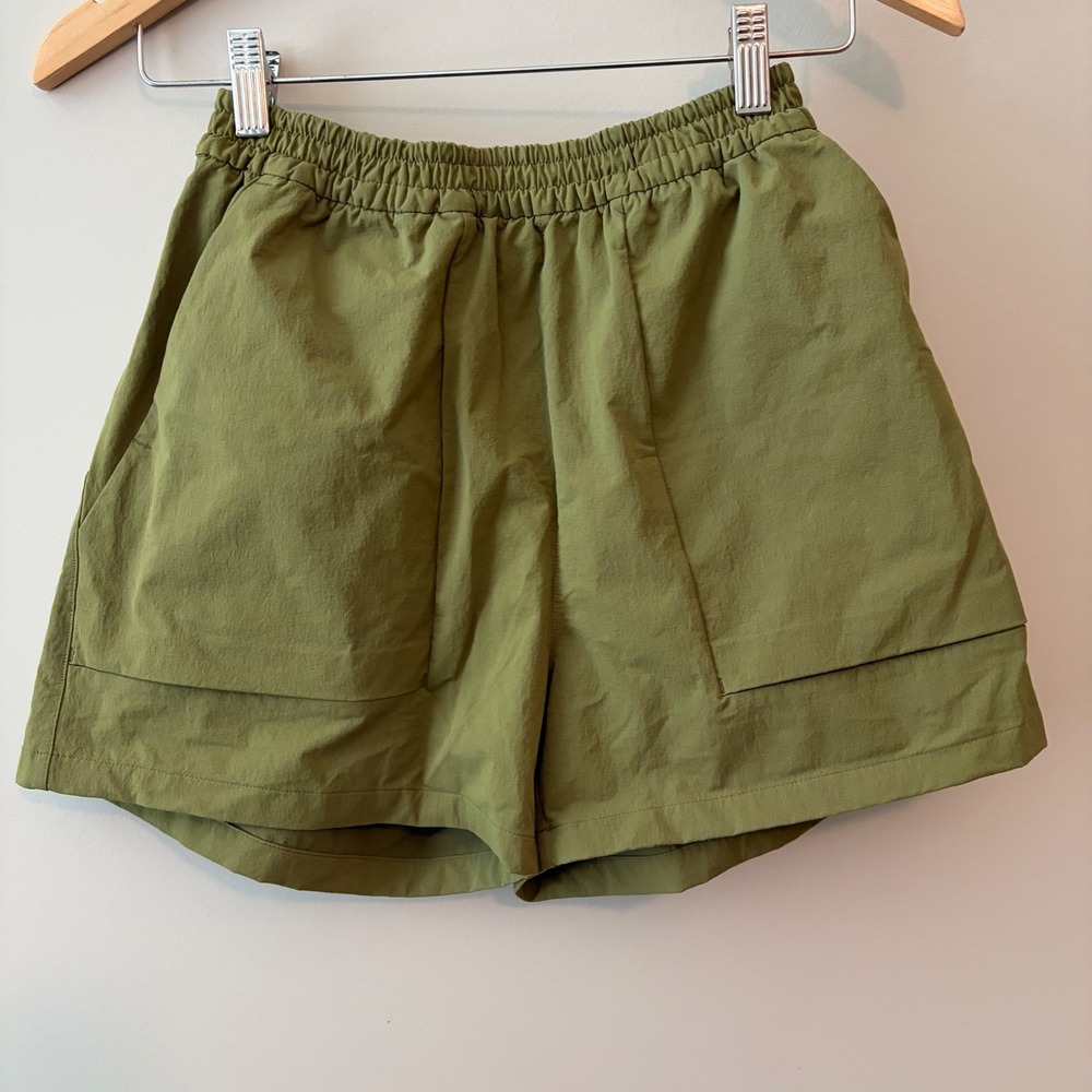 Lululemon Lab Olive Green High Rise Elastic Waist Athletic Shorts Women Size 4